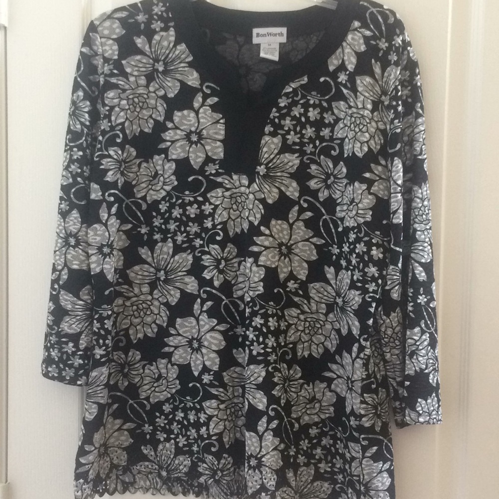 FINAL MARKDOWN 
Ladies’ BonWorth Tunic-style Top (M)